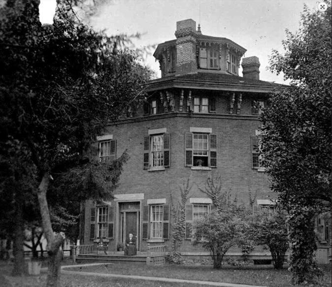 Carhart House - Pontiac