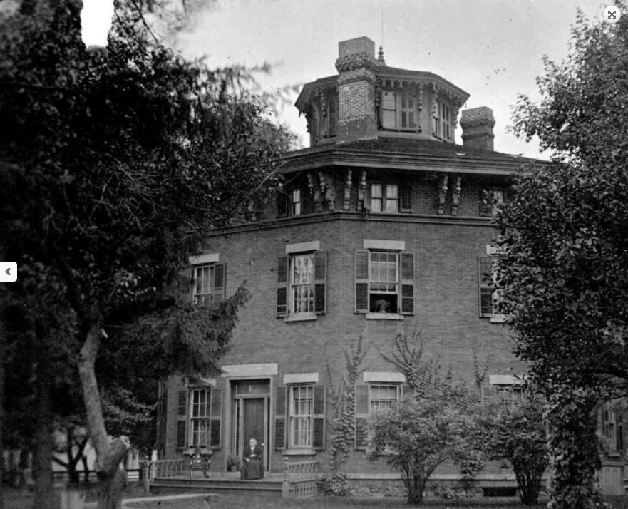 Octagon House- Pontiac